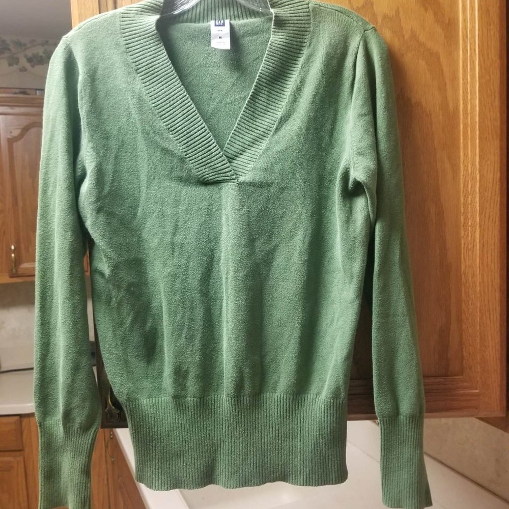 GAP WOMENS SWEATER